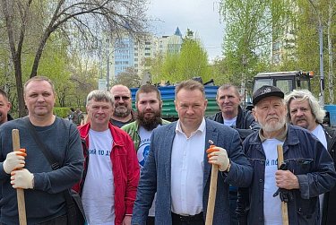 Оренбуржцы наводят порядок в городе